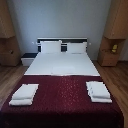 Casa ștefan Gazde/Camere de închiriat 2 Mai